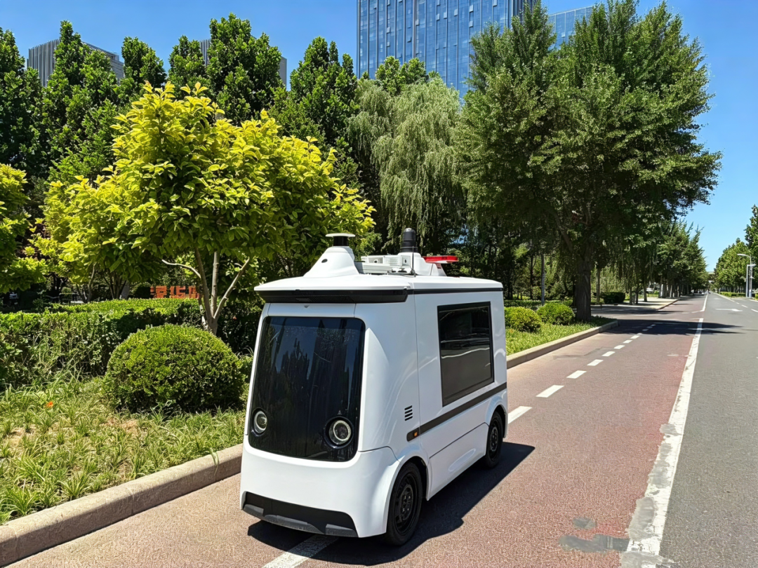 领跑AI智巡新赛道 首创环保大气监测无人车7×24小时守护蓝天