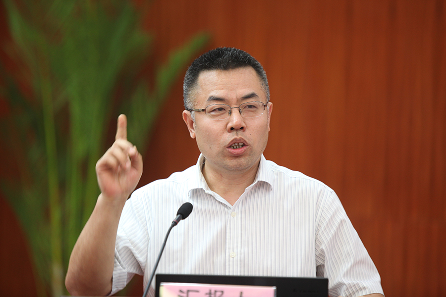 刘永政总经理针对各汇报部门上半年总体工作和重点工作情况,逐一做了